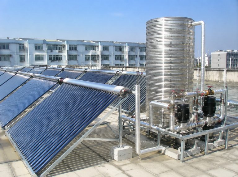 原阳县商用大容量真空管太阳能热水系统